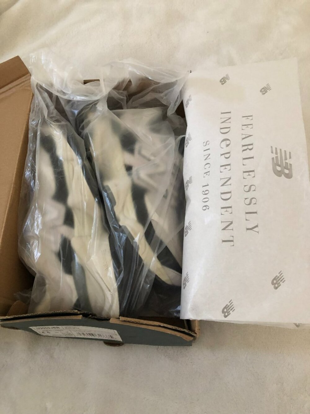 NWT New Balance 9060 Grey Jet Black Sneakers Size 6.5 - Picture 13 of 13